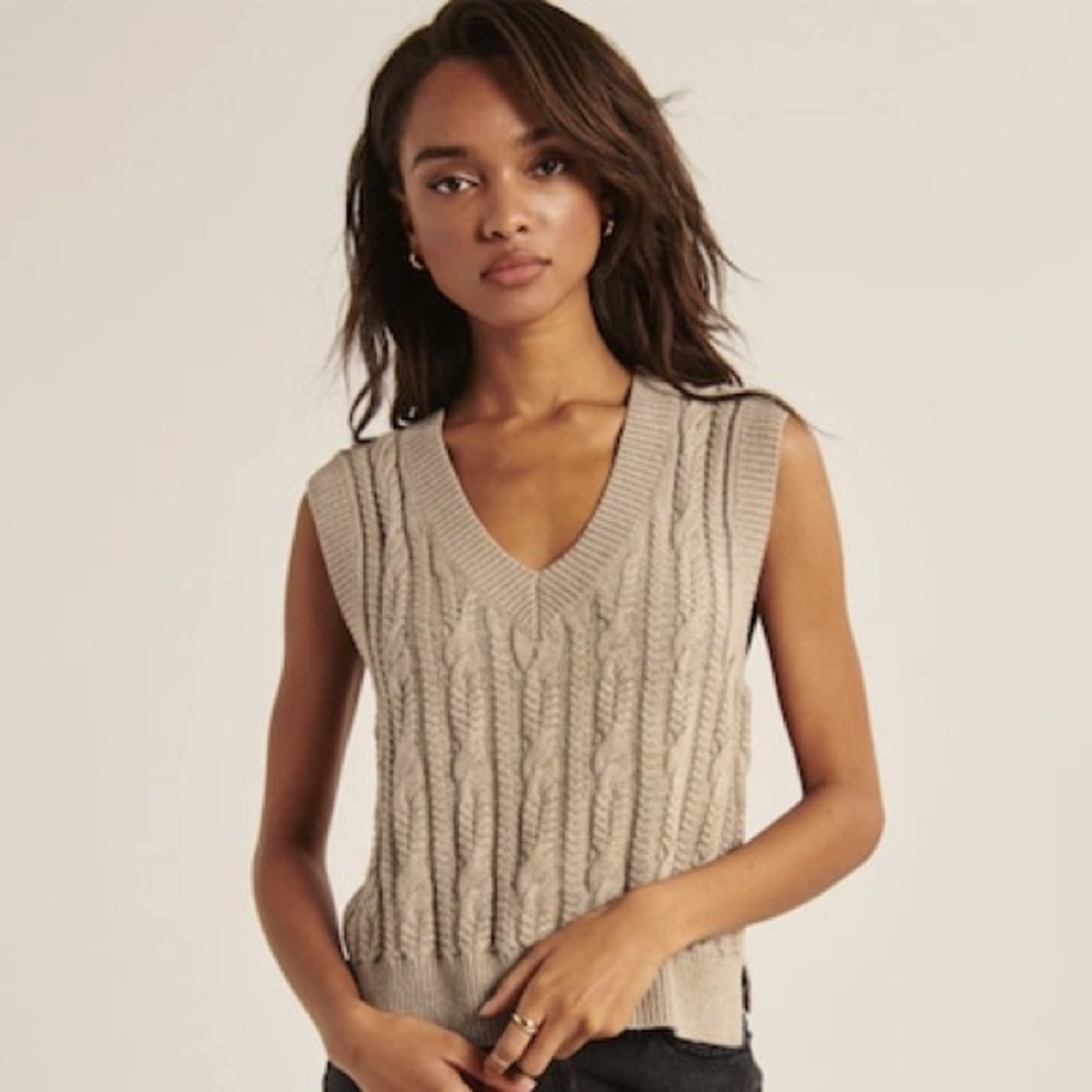 Abercrombie Beige Knit Sweater Vest (Size L)